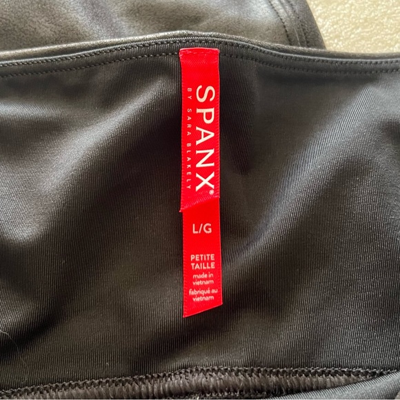 Spanx Shiny Faux Leather Leggings in Black Size Large Petite - Picture 6 of 10